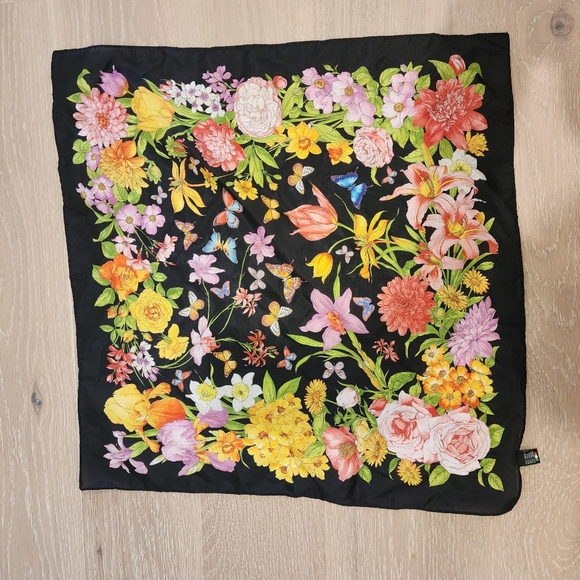 Italian silk scarf 20x20inches brand new - Picture 2 of 2